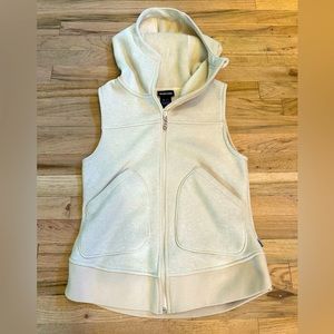 Burton vest perfect for the ❄️ 🏔️